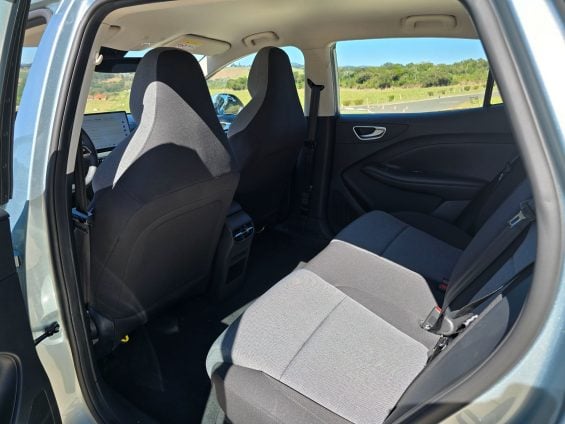 MG4 Urban Comfort Interior banco traseiro