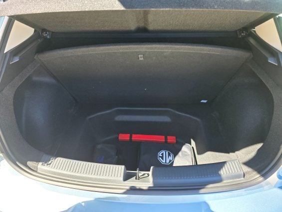 MG4 Urban Comfort Interior porta malas