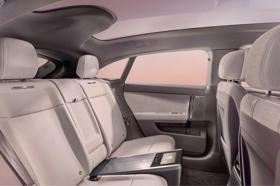 RANGE ROVER PREVIEWS FIFTH MEMBER OF THE FAMILY: INTRODUCING RANGE ROVER GT 8