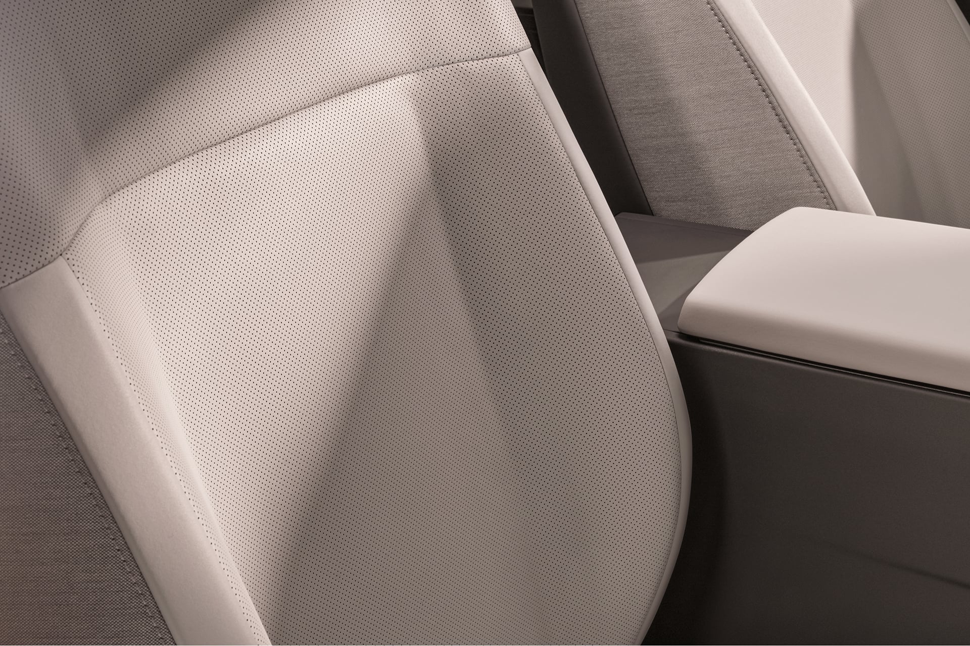 range-rover-previews-fifth-member-of-the-family-introducing-range-rover-gt-11.jpg