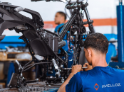 Avelloz fábrica de motos