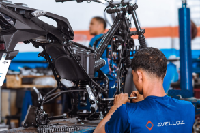 Avelloz fábrica de motos