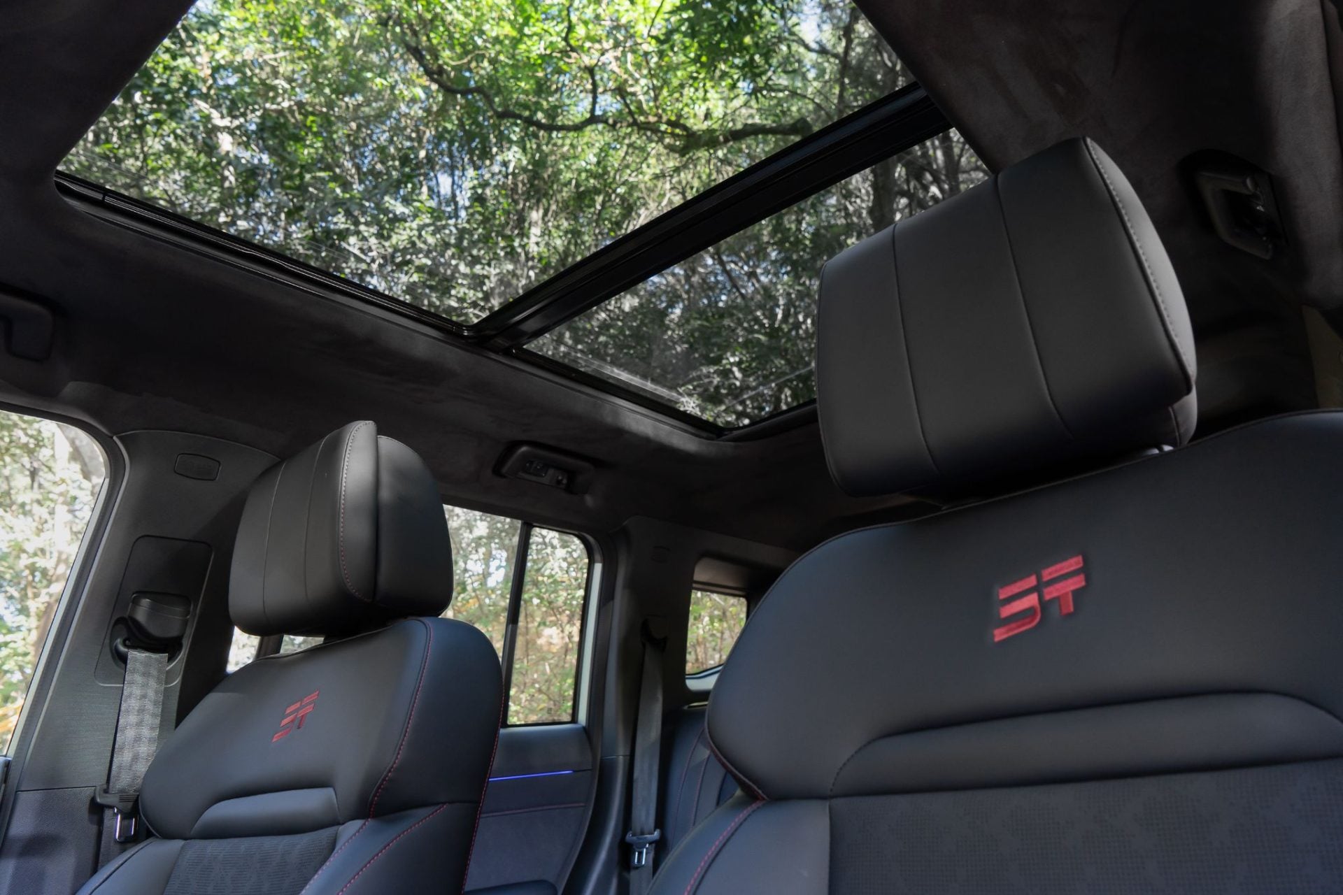 Jetour T2 XWD interior teto solar