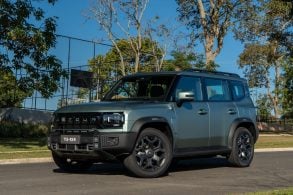 Jetour T2 XWD Verde Veneer frente parado