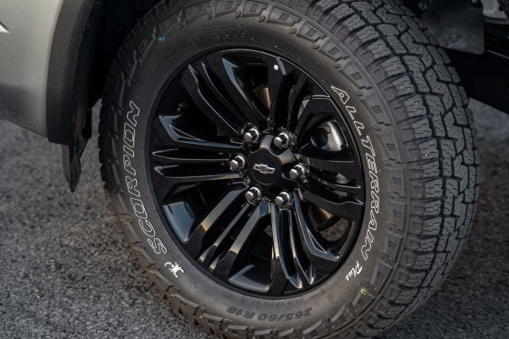 2027 chevrolet s10 trail boss rodas e pneus
