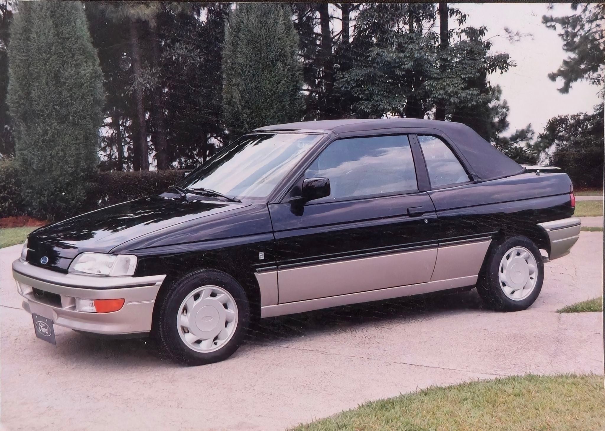 Ford Escort XR3 conversível 75 Special Edition 1994 preto frente parado