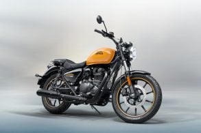 Meteor 350 Fireball Orange RHS F3Q (2)