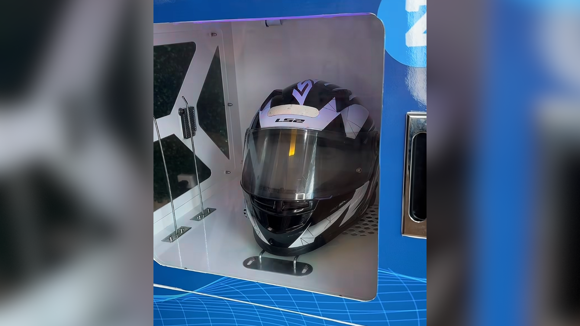 Máquina de higienização de capacetes