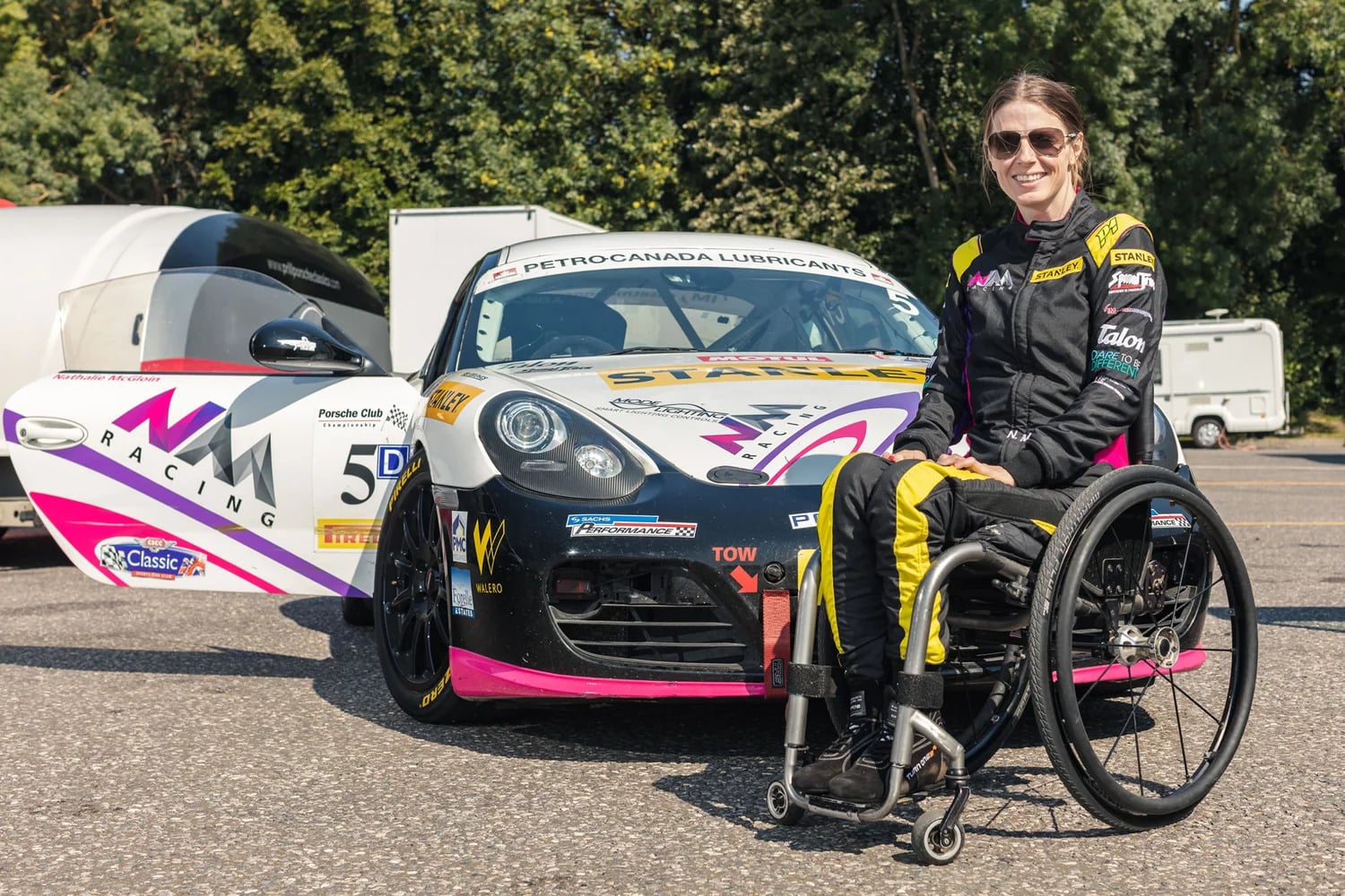 Conheça Nathalie McGloin: a única mulher tetraplégica a competir no automobilismo mundial