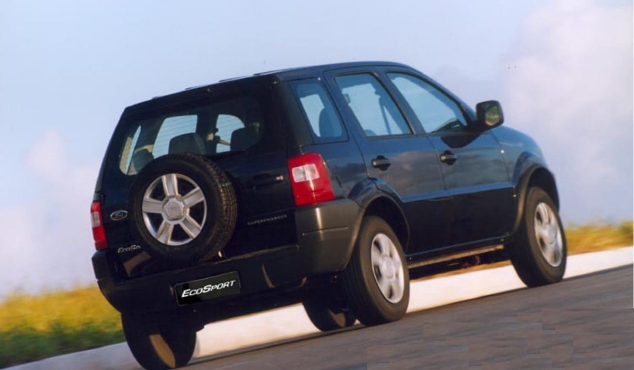 Ford EcoSport 1 0 Supercharger preto traseira em movimento