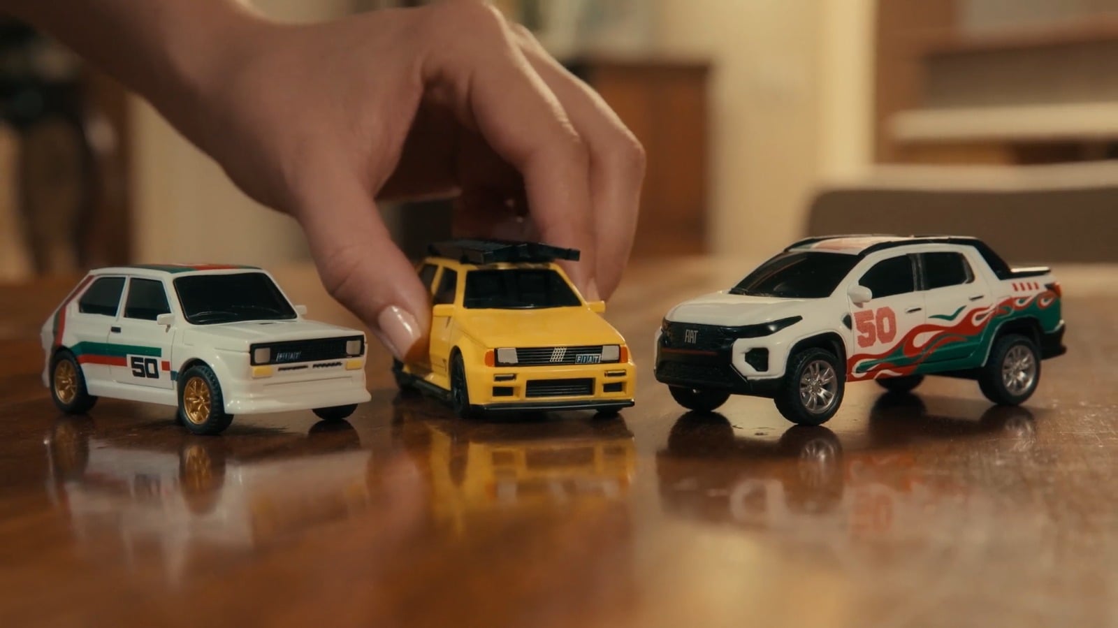 Fiat volta a vender Uno e 147, mas em loja de brinquedo