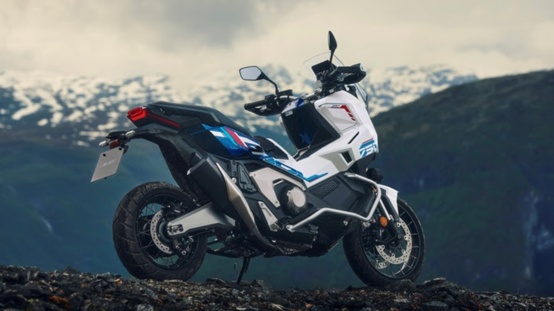 Honda X ADV 2027 (1)