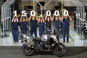 10 anos de BMW R 1300 GS Adventure Triple Black é fabricada na celebração de marco da unidade amazonense