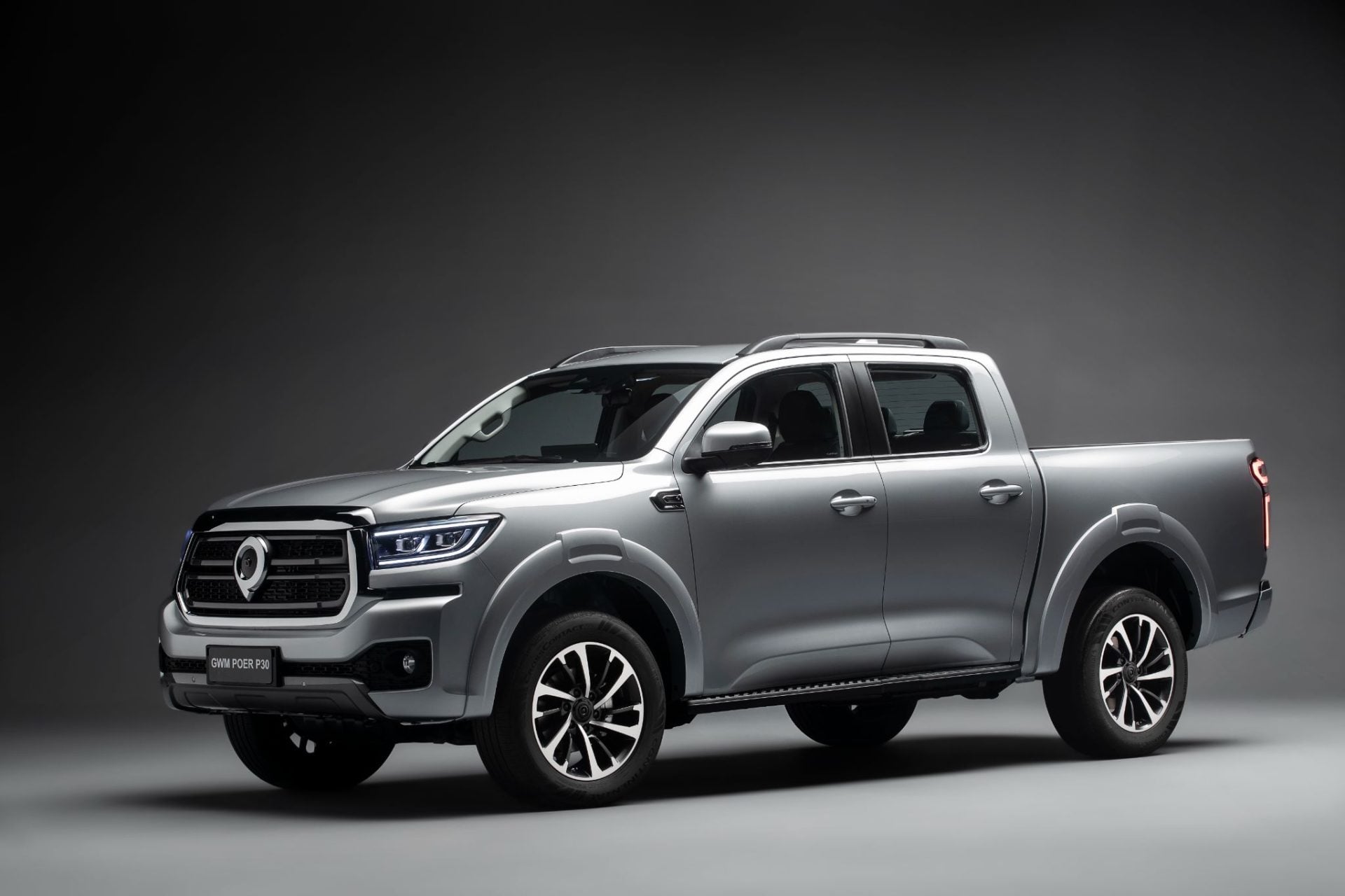 GWM Poer P30 Exclusive 2027 prata frente parada