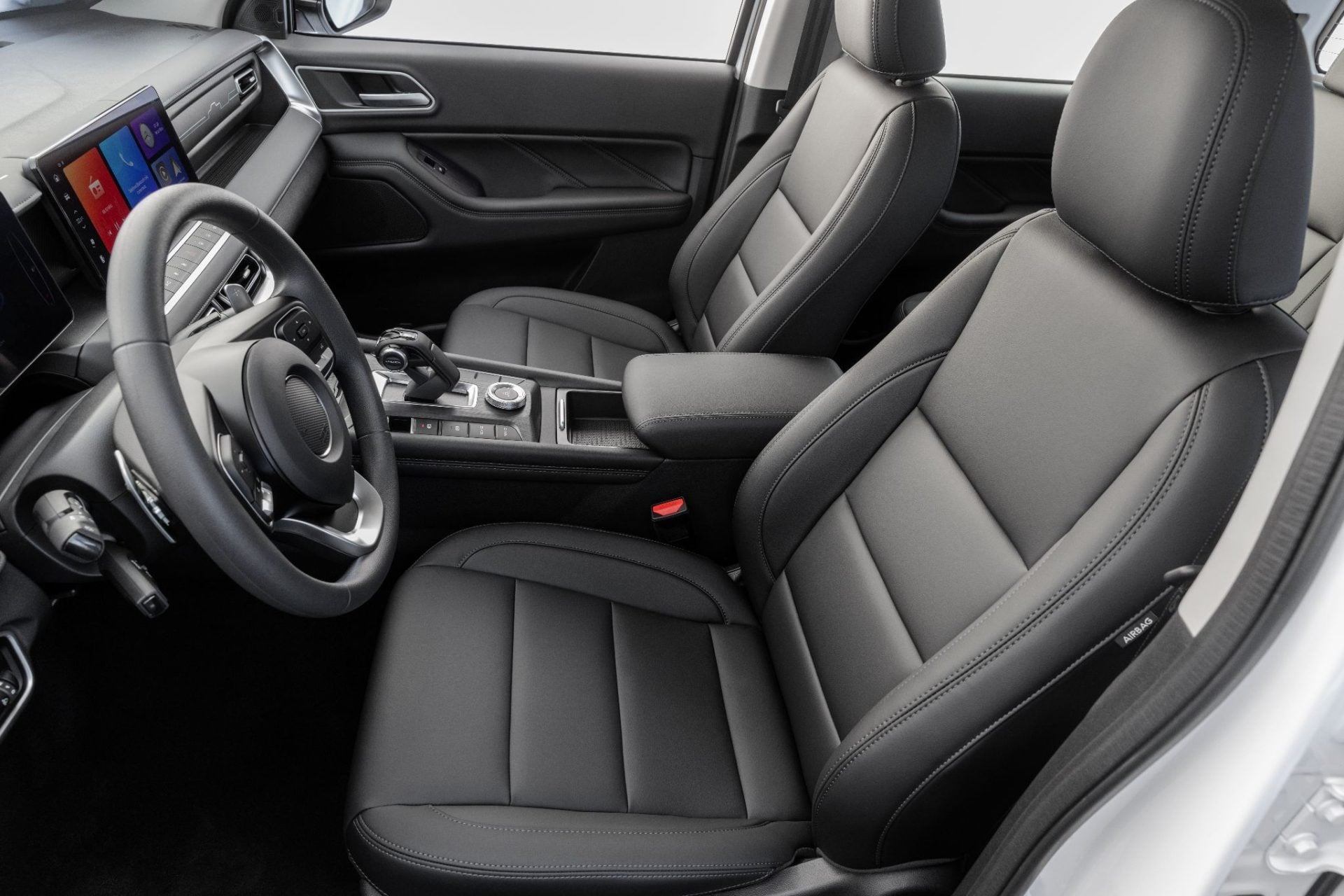 GWM Poer P30 Pro 2027 interior bancos dianteiros