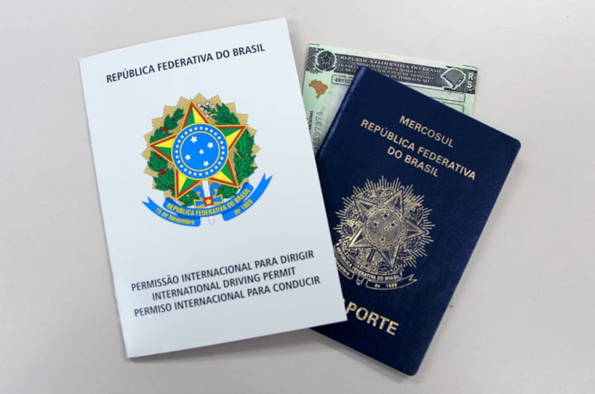 Tradução da CNH: o que é, onde vale e quanto custa a permissão para dirigir no exterior