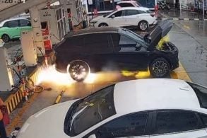 Zeekr 7x pegou fogo em estação de recarga