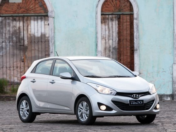 hyundai hb20 2013 prata frente parado