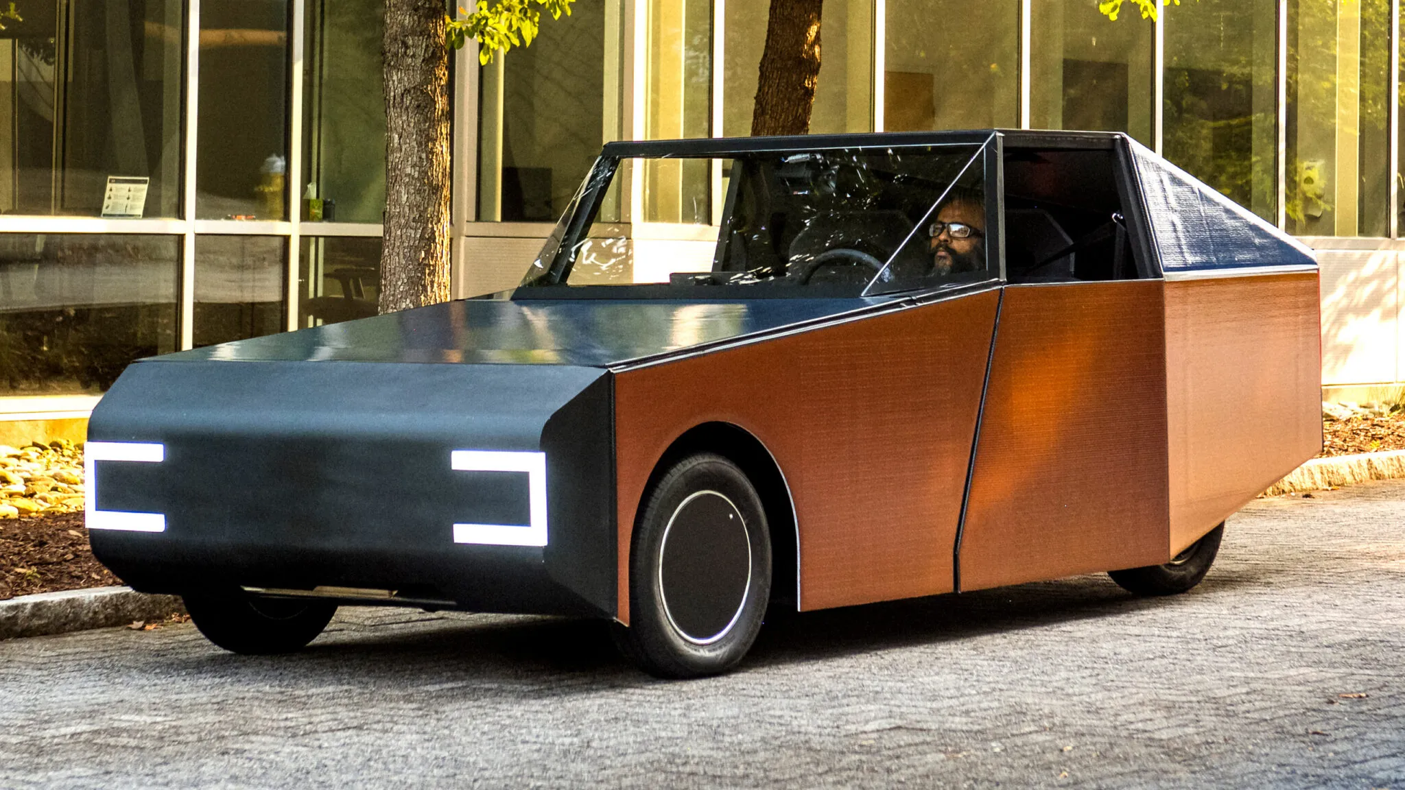 BMW e universitários criam carro elétrico que termina o dia com mais bateria do que começou