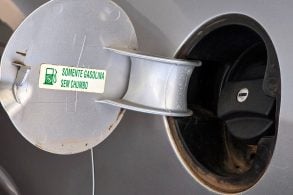 Tampa do tanque de combustível de Honda Fit com etiqueta apenas gasolina sem chumbo