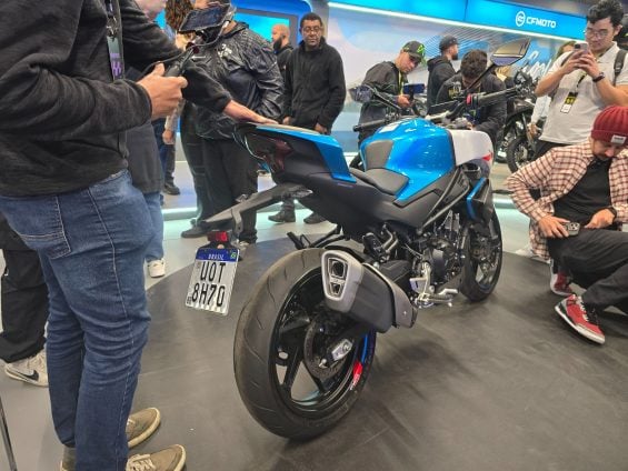 CFMoto 450 NK traseira (2)