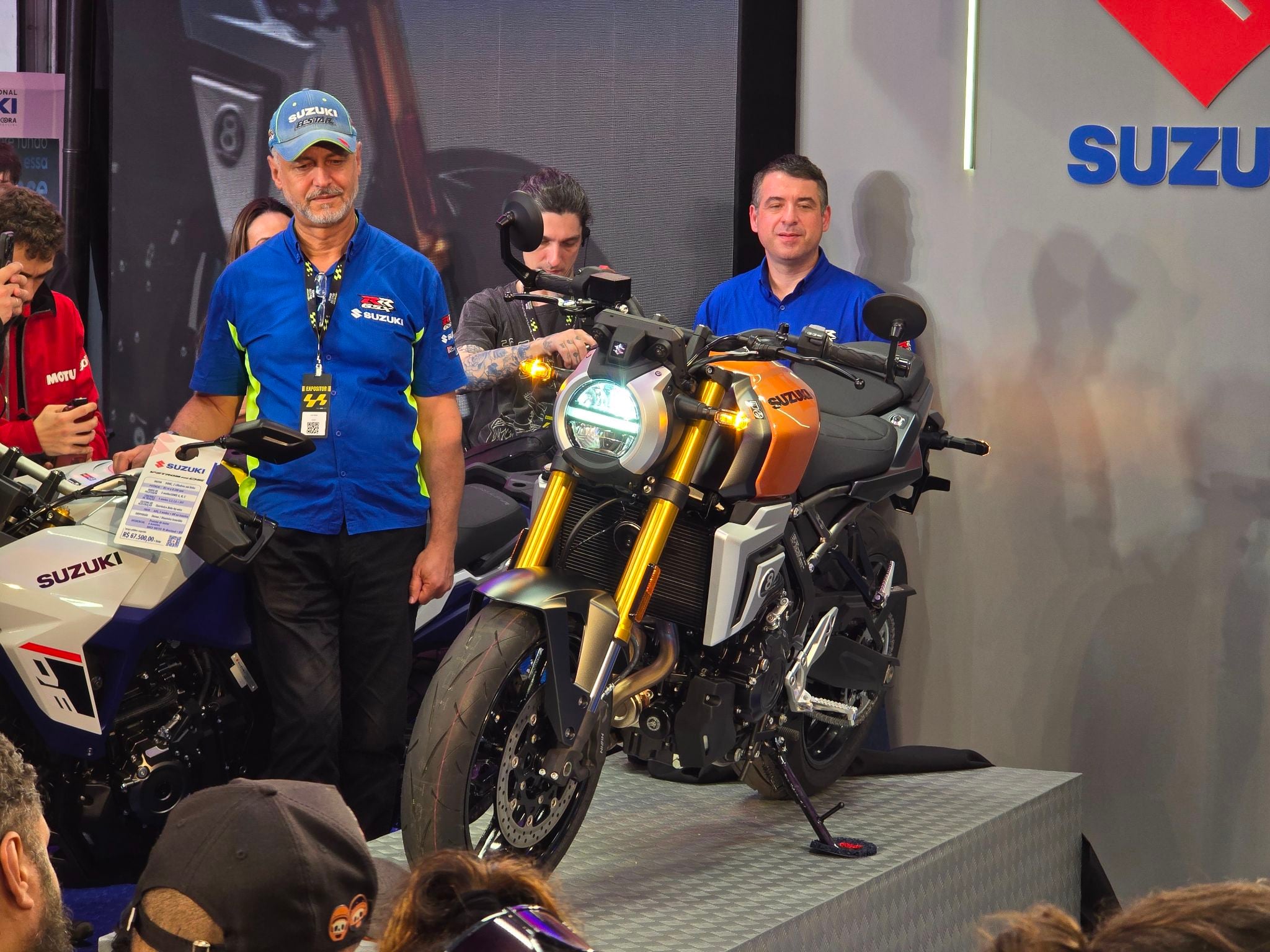 Suzuki GSX 8T frente