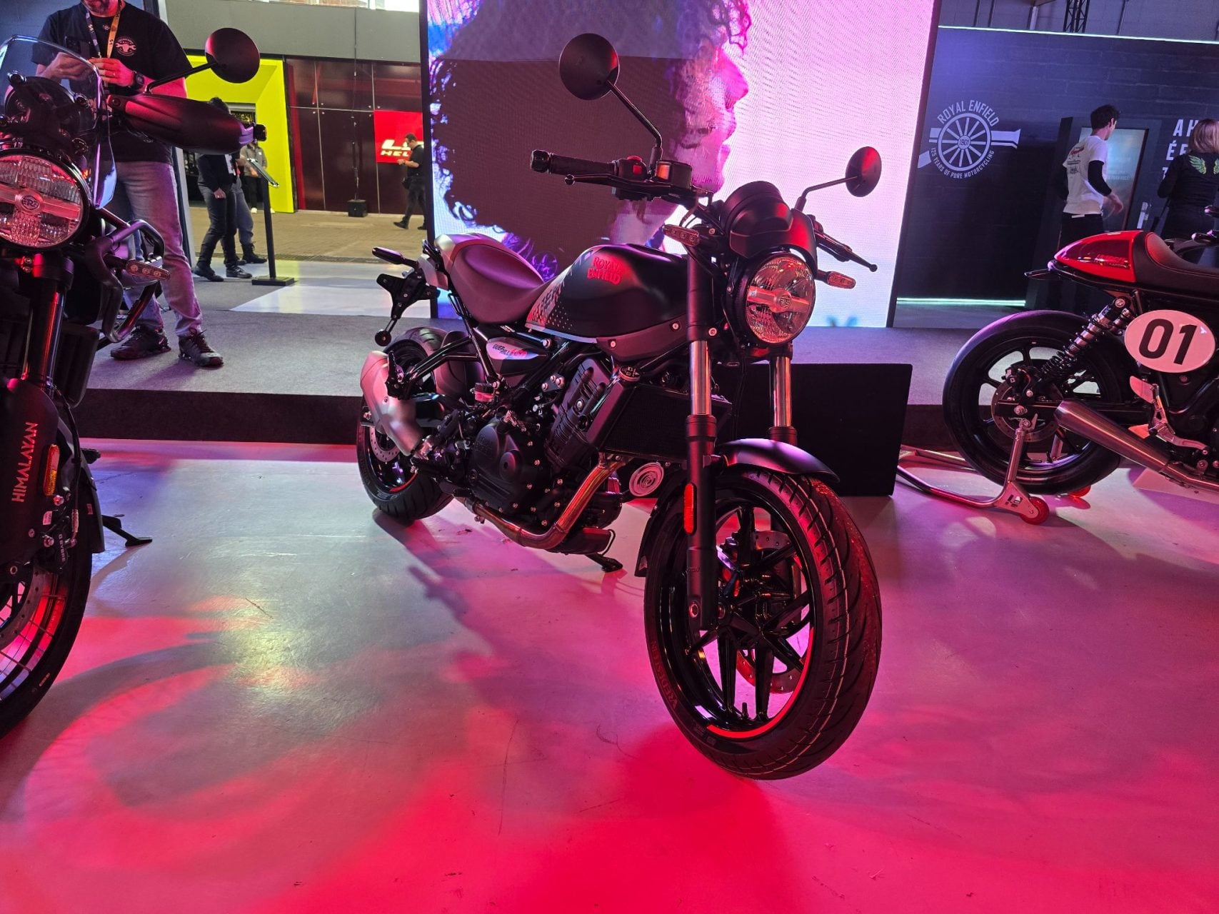Royal Enfield Guerrilla 450 Apex frente