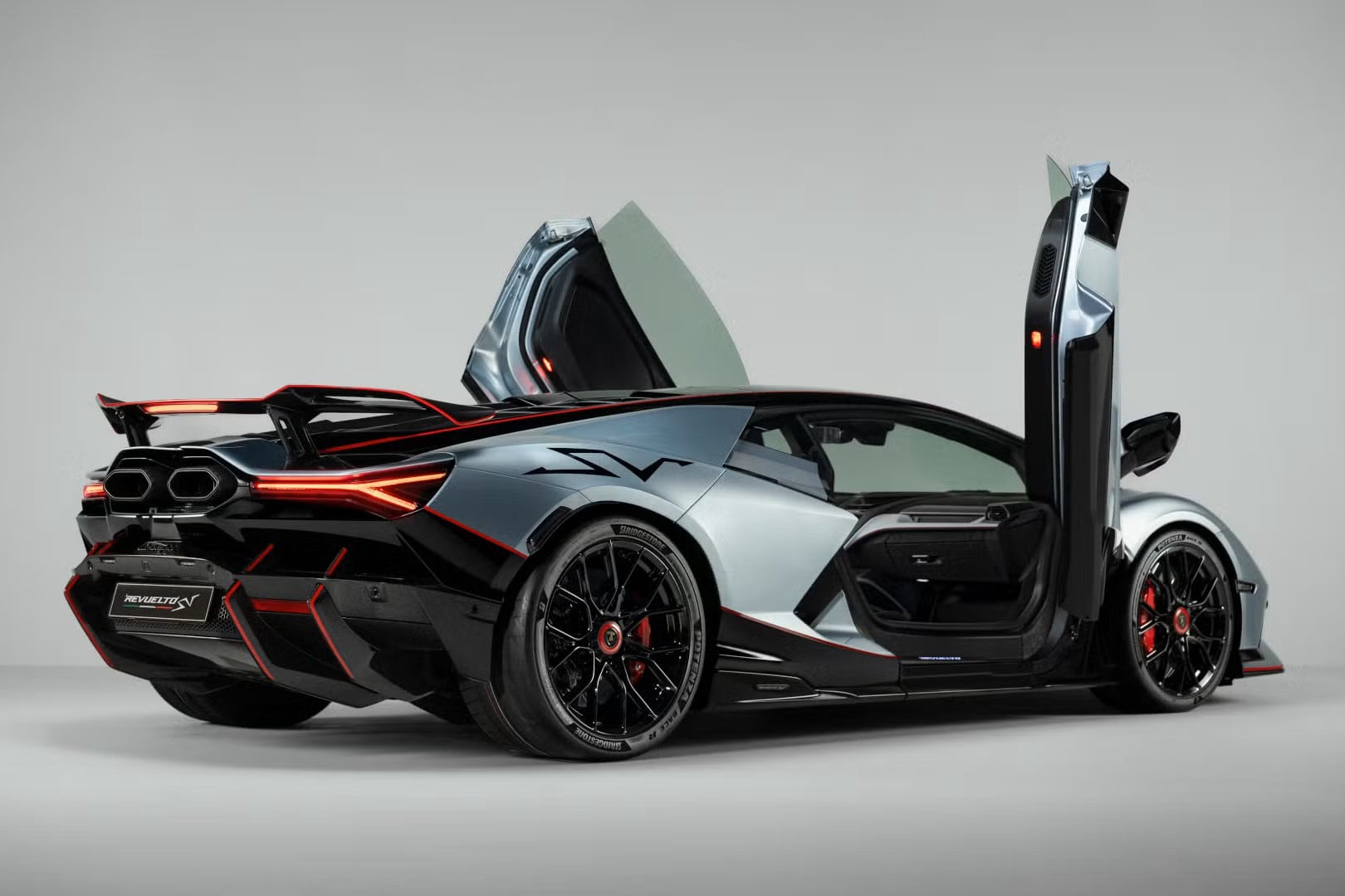 LAMBORGHINI REVUELTO 1 LAMBORGHINI REVUELTO 1
