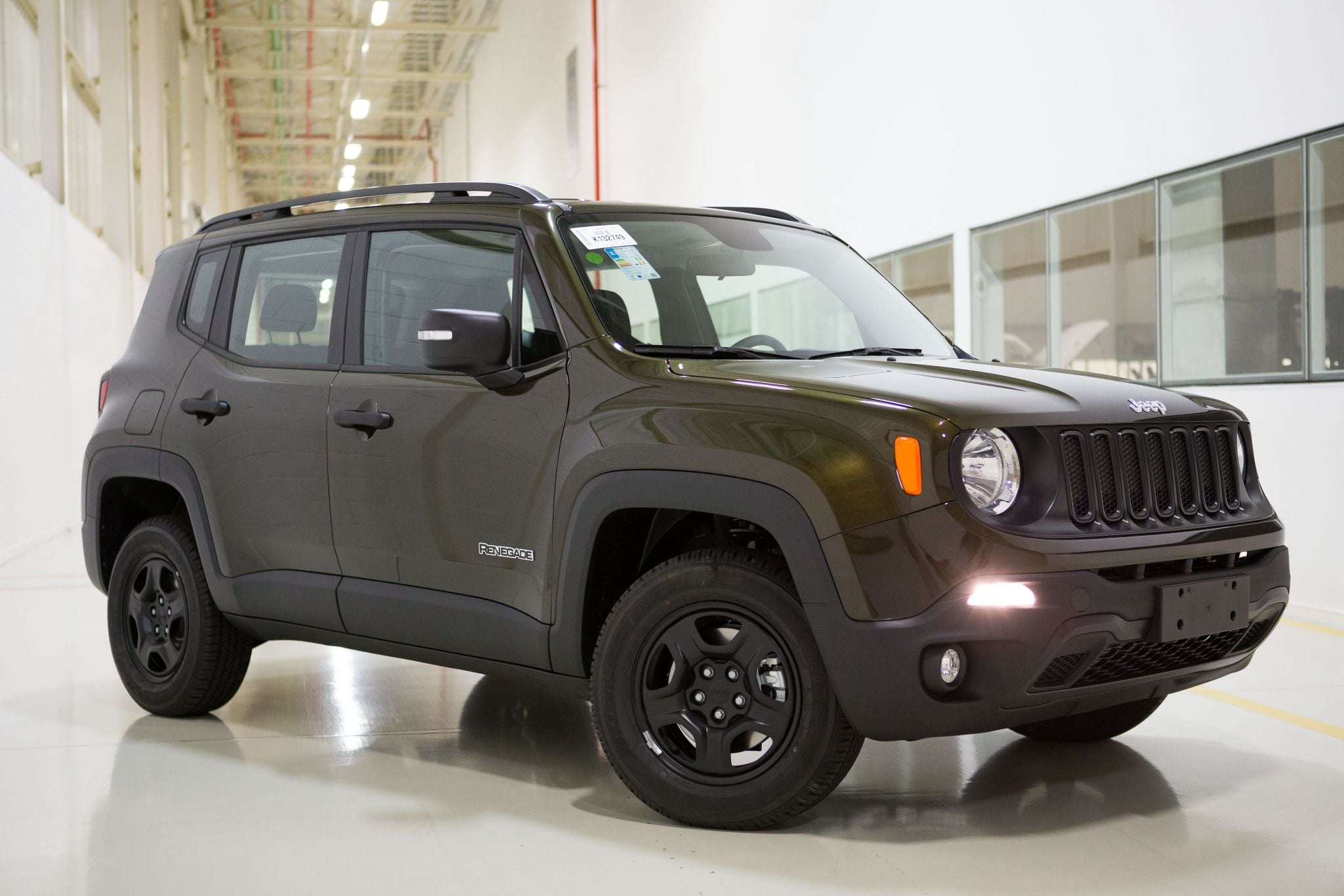 jeep renegade custom marrom frente parado