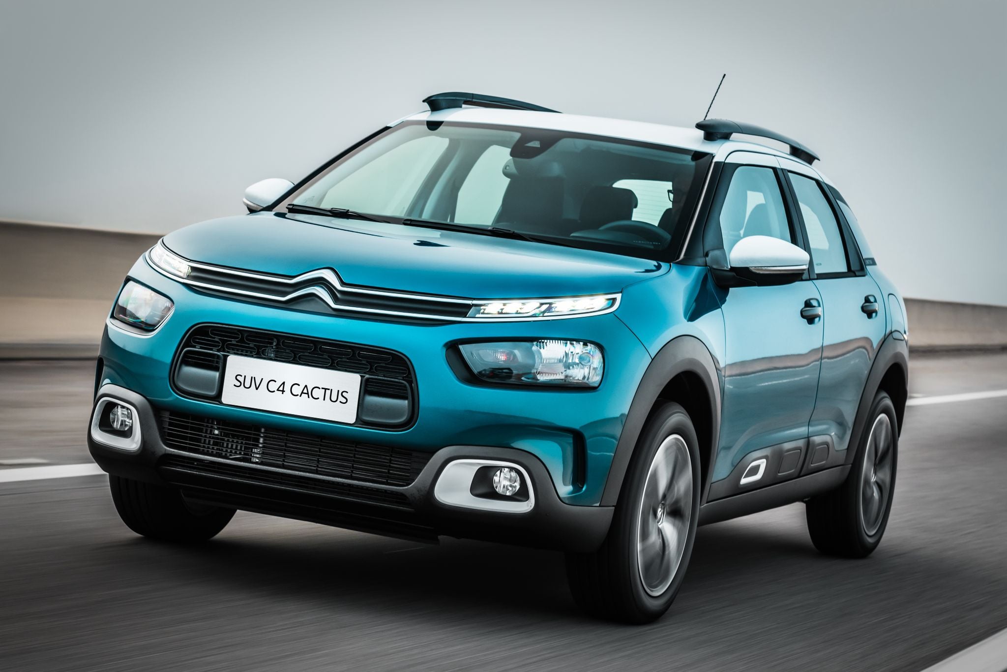 citroen c4 cactus azul frente em movimento
