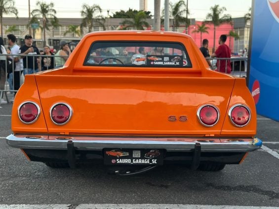 CARAVAN EL CAMINO ORANGE FRONT SIDE INTERIOR REAR CREDIT FELIPE NOVOA (5)