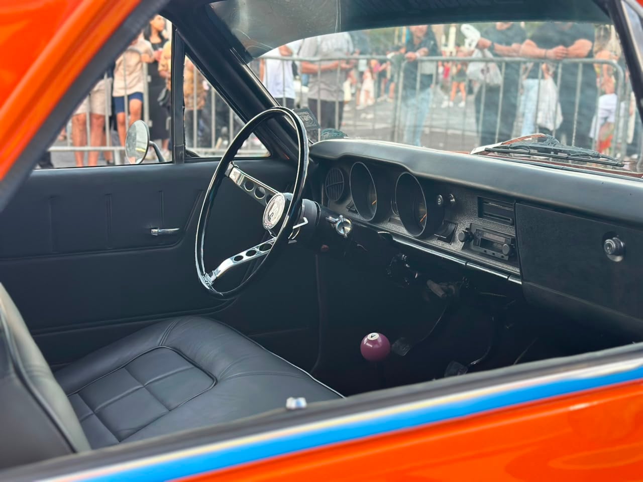 CARAVAN EL CAMINO ORANGE FRONT SIDE INTERIOR REAR CREDIT FELIPE NOVOA (1)