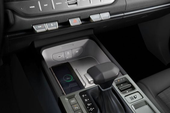 Kia Tasman GL interior console central