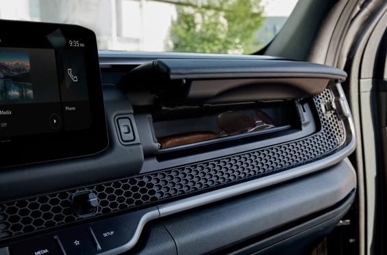 Kia Tasman GL interior porta objetos
