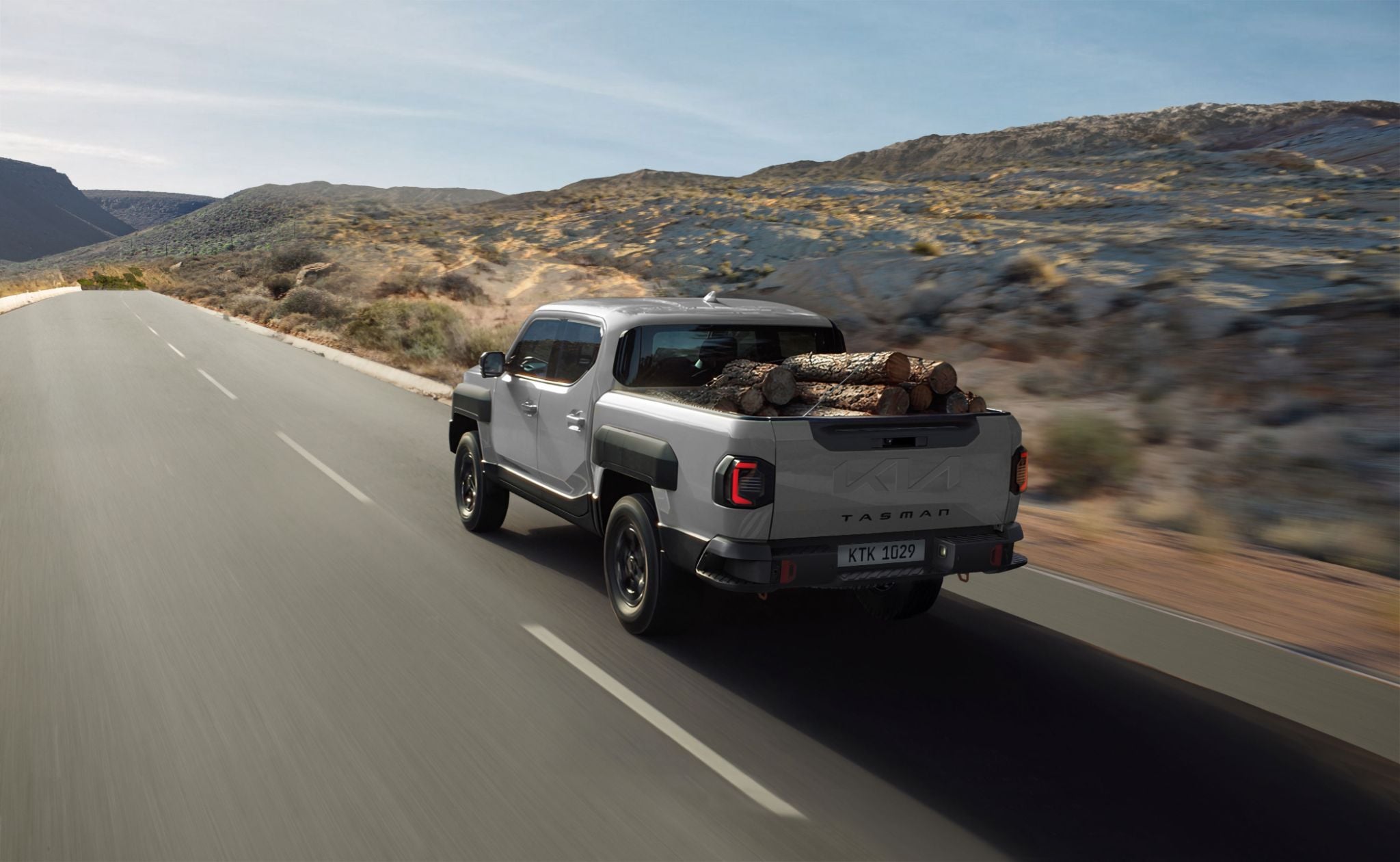 Kia Tasman GL traseira em movimento