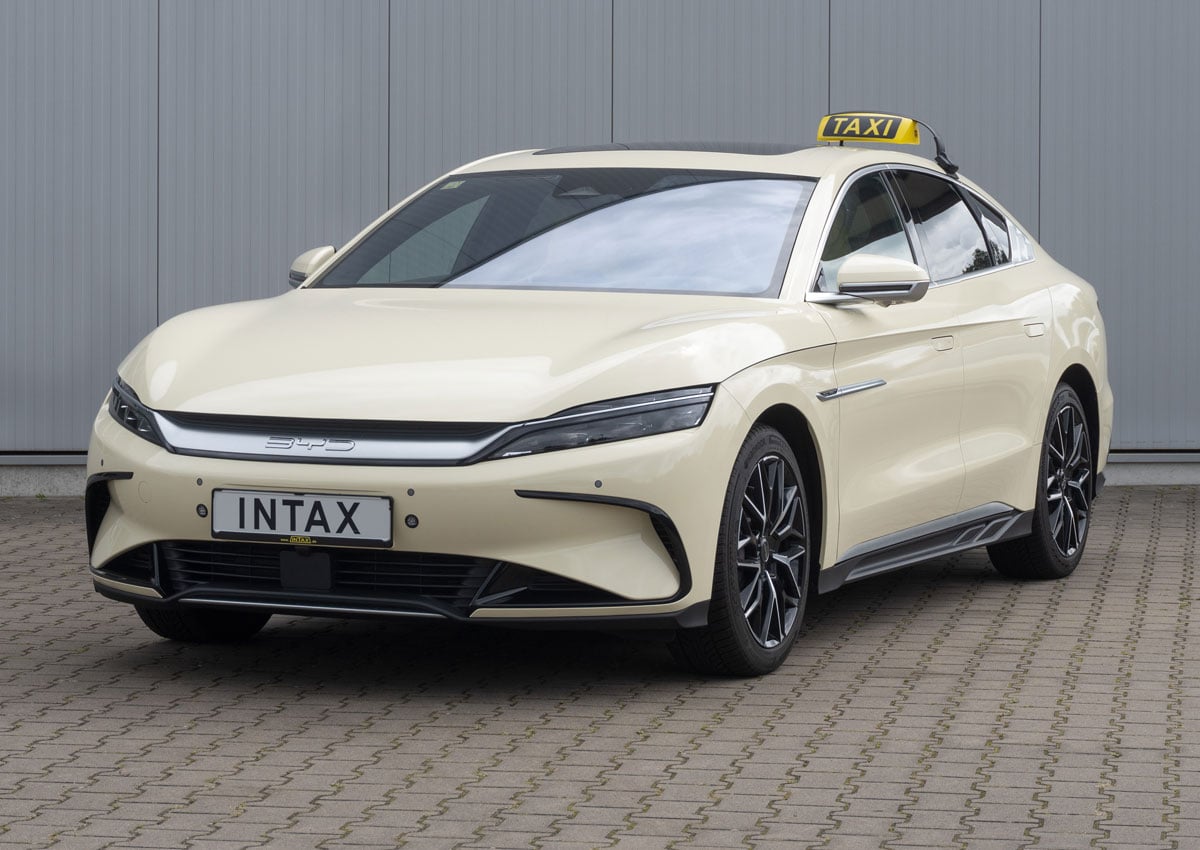 Mercedes-Benz e BYD travam guerra de descontos pelos táxis da Alemanha