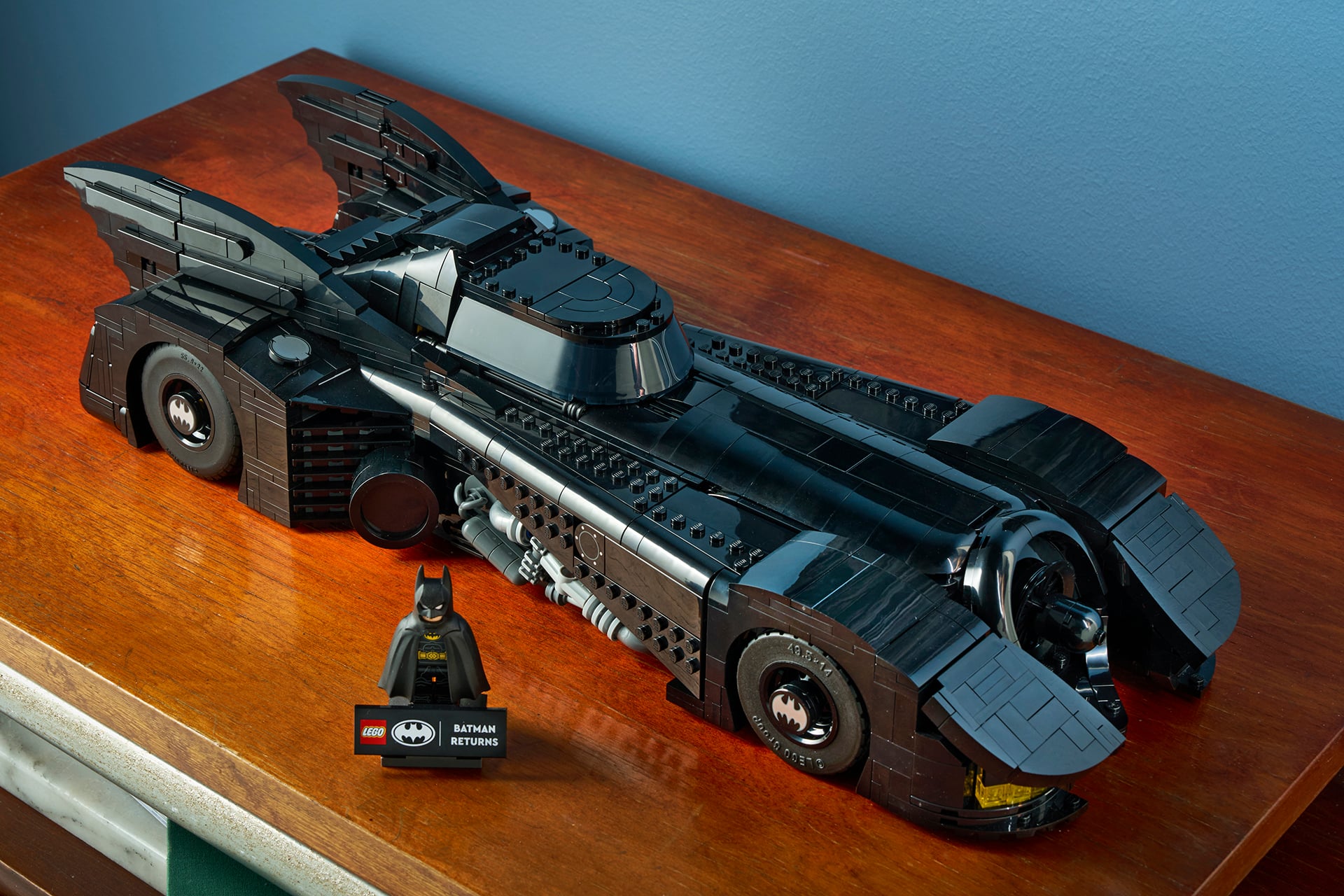 Batmóvel de Batman: O Retorno vira Lego com botão que revela o Batmíssil