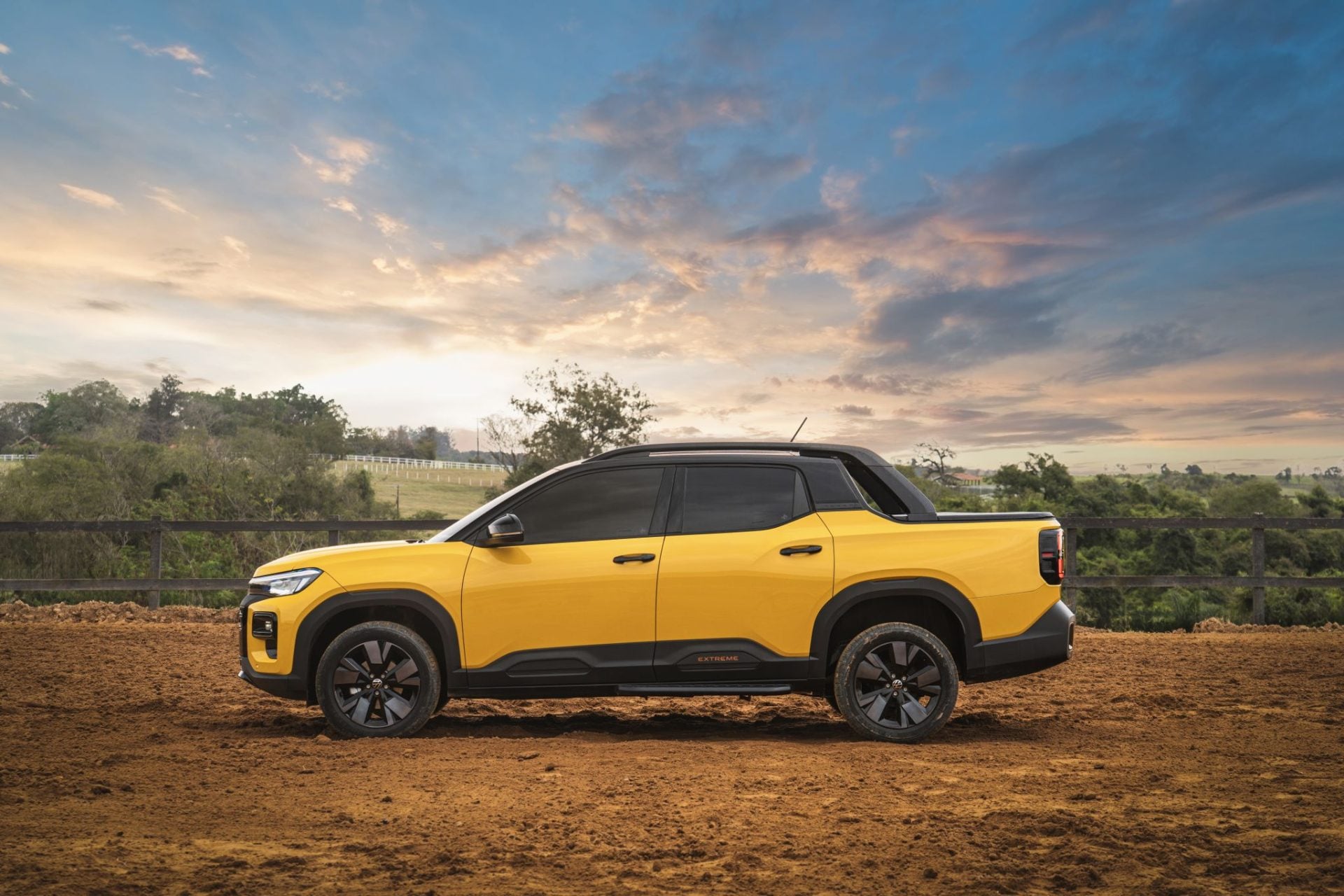 Volkswagen VW Tukan Extreme Lateral