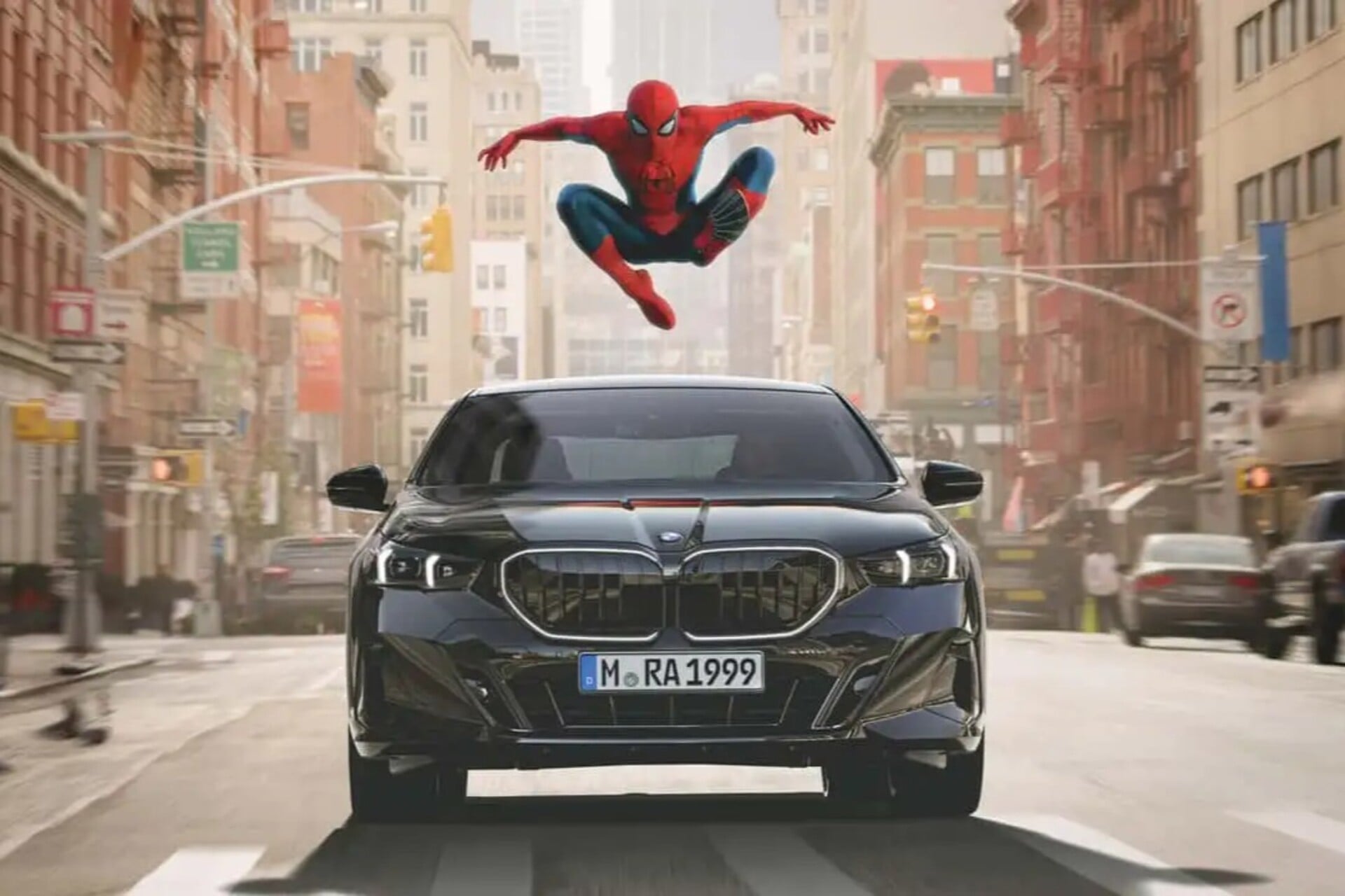 A BMW prometeu que não colocaria anúncios na tela do carro; nas últimas semanas, o Homem-Aranha apareceu lá