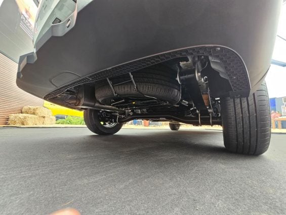 VW Volkswagen Tukan Robust Cabine Simples branca eixo rigido traseiro suspensão feixe de molas