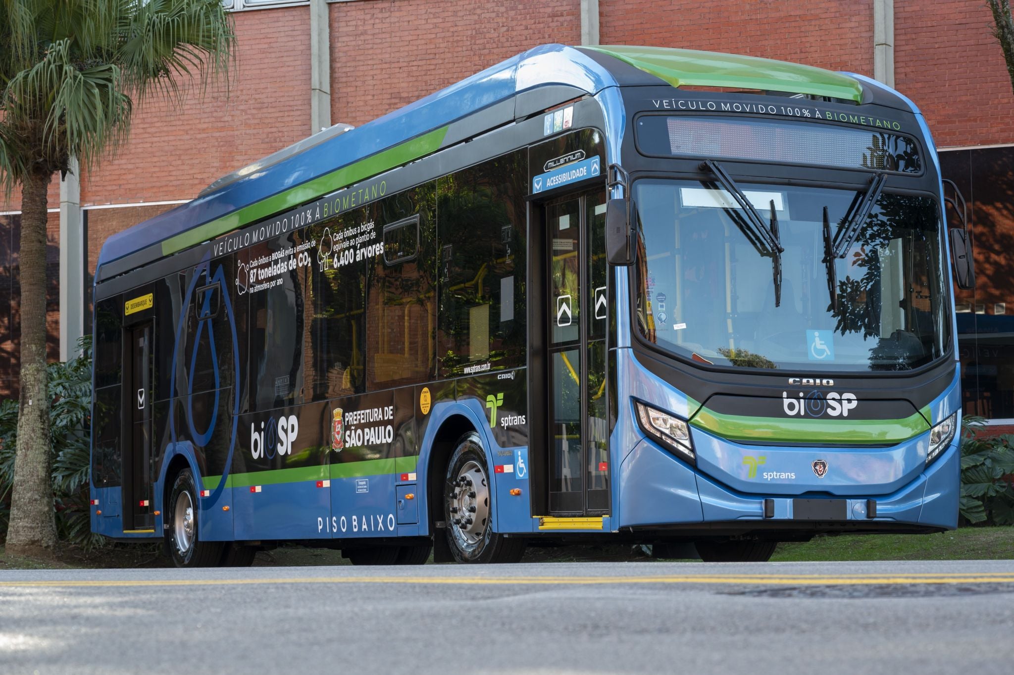 Ônibus Scania movido a biometano será testado em São Paulo