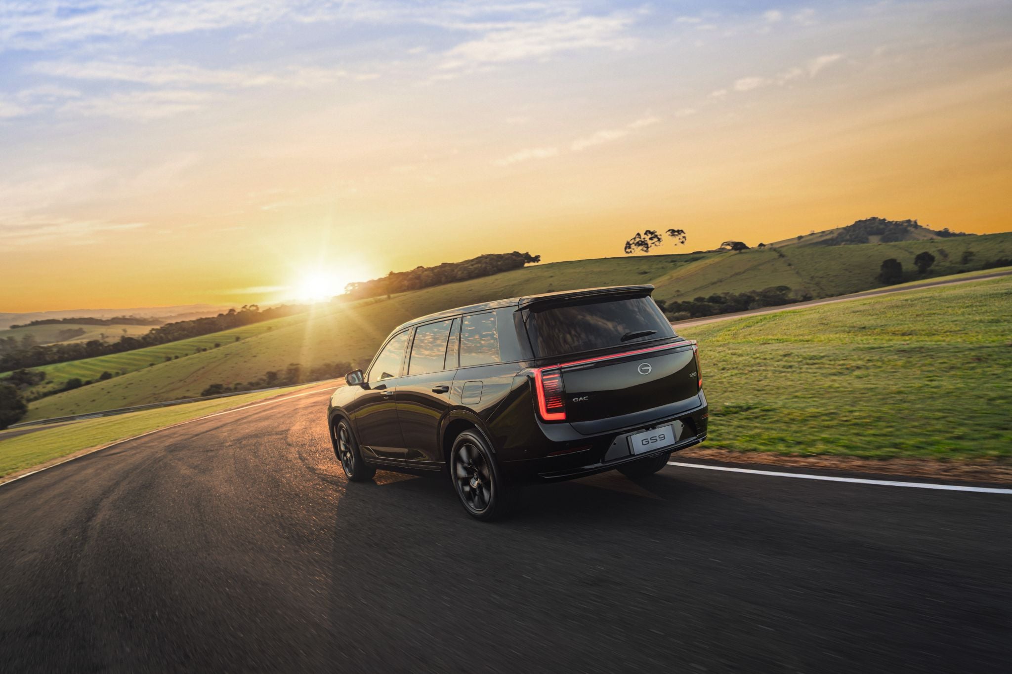 GAC GS9 PRETO MOVIMENTO TRASEIRA