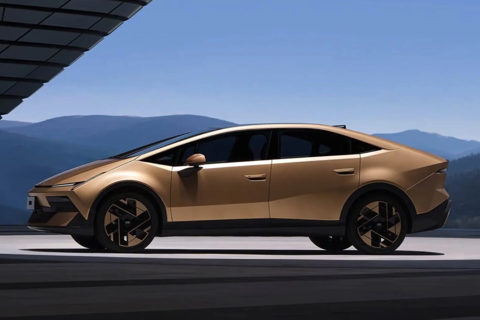 HYUNDAI IONIK V 2