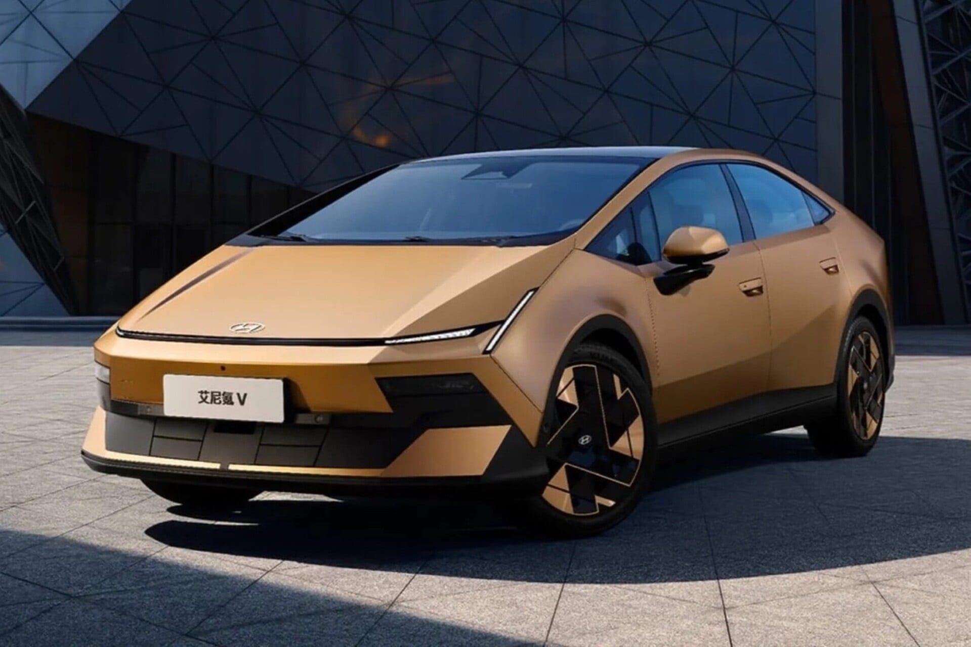 Hyundai Ioniq V estreia com estilo Cybertruck no mercado chinês
