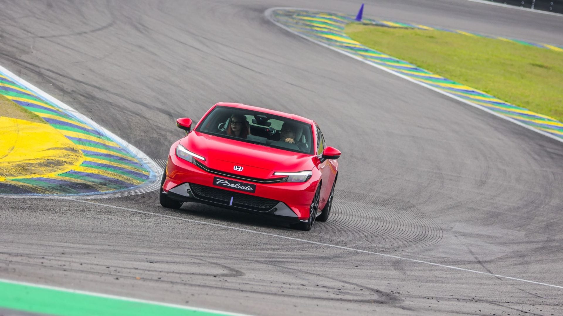 Honda Prelude 2027 vermelho dianteira em interlagos