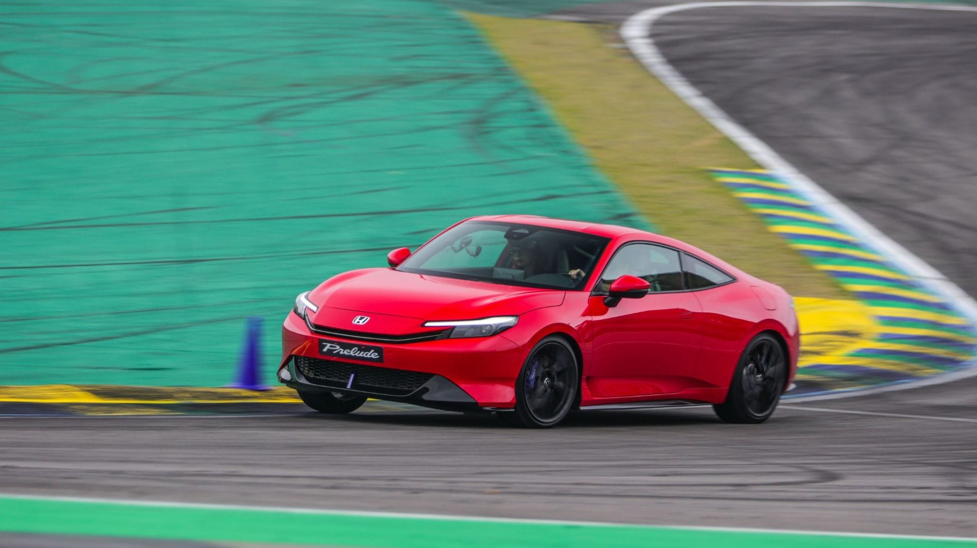 Honda Prelude 2027 vermelho frente em interlagos