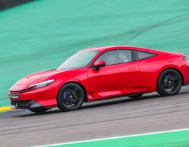 Honda Prelude 2027 vermelho lateral em interlagos