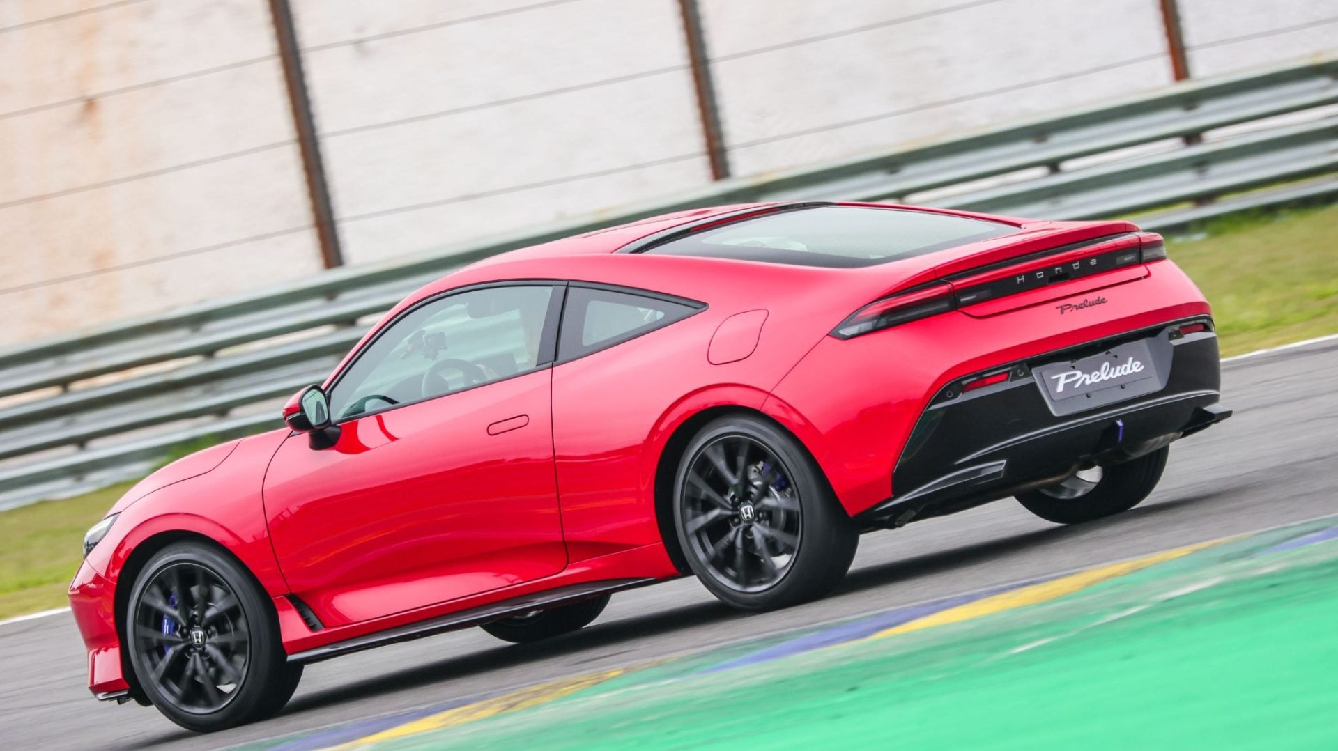 Honda Prelude 2027 vermelho traseira em interlagos