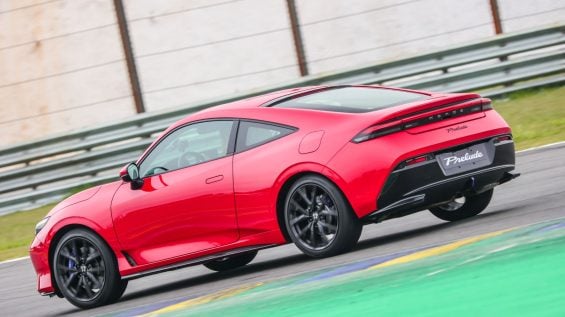 Honda Prelude 2027 vermelho traseira em interlagos