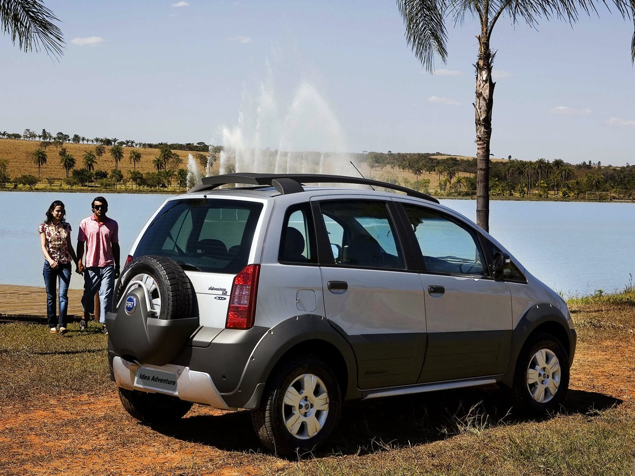 FIAT IDEA ADVENTURE 2010 PRATA TRASEIRA LATERAL FIAT IDEA ADVENTURE 2010 PRATA TRASEIRA LATERAL